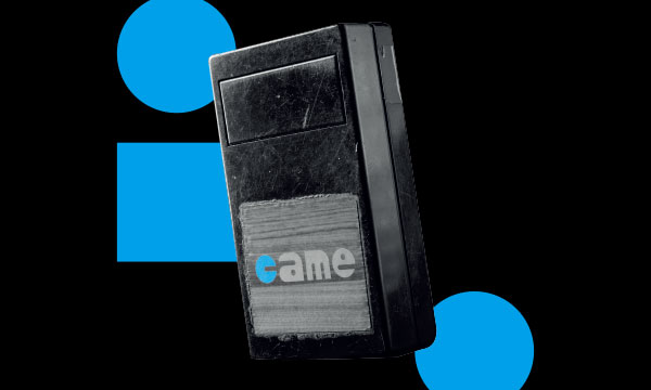 第一代遥控器 TCR-1